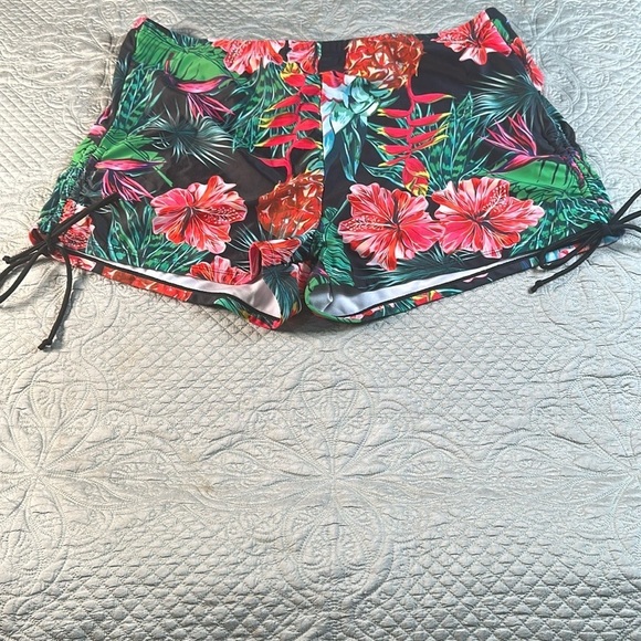 SHEIN Athletic Shorts Black and Red with Adjustable Drawstrings - Picture 11 of 12